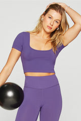 sleek seamless scoop neck short-sleeve top