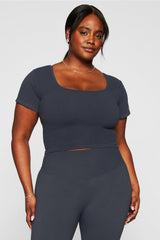 sleek seamless scoop neck short-sleeve top
