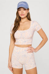 sleek seamless scoop neck short-sleeve top