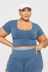 sleek seamless scoop neck short-sleeve top