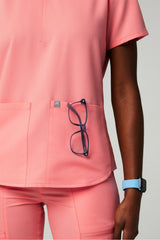 method 2-pocket scrub top