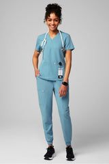 method 2-pocket scrub top