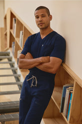 helix 1-pocket scrub top