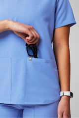 method 2-pocket scrub top