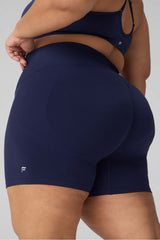 seamless scrunch short 4"