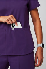 method 2-pocket scrub top