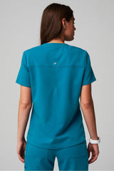 method 2-pocket scrub top