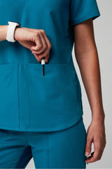 method 2-pocket scrub top