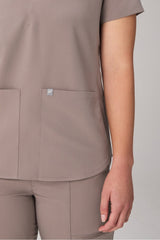 method  2-pocket scrub top